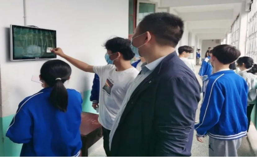 精彩纷呈！闻一多中学智慧校园多场景应用引围观！(图3)
